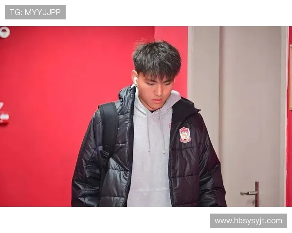 李昊寄语杭州小球迷共筑足球梦